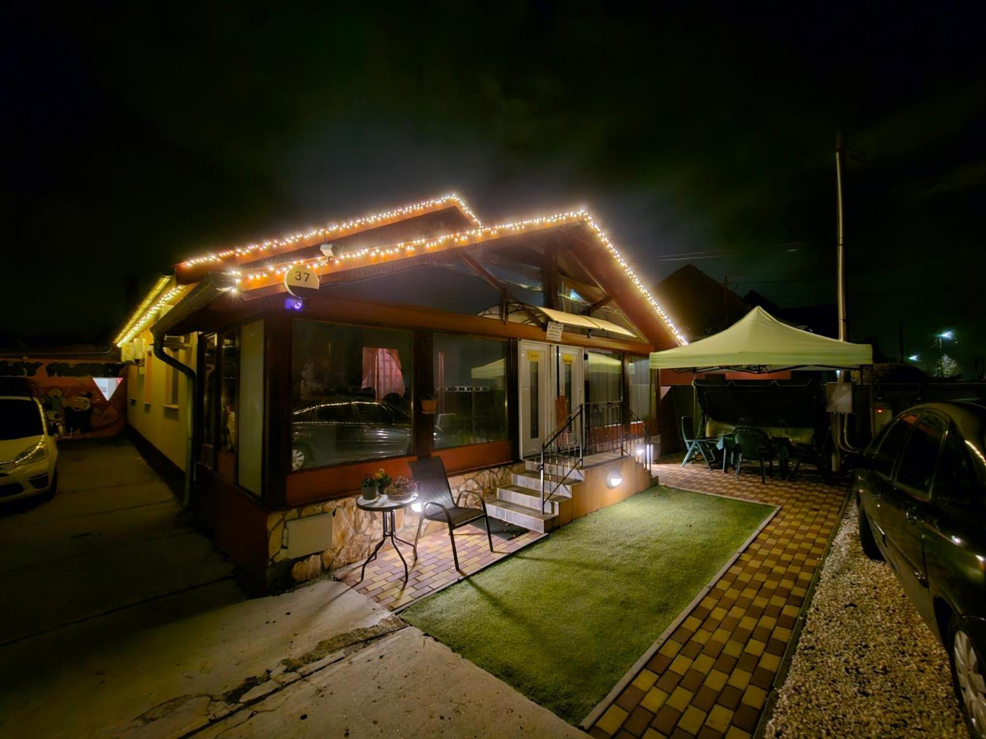 Family Friendly Gyal Apartment Exterior photo