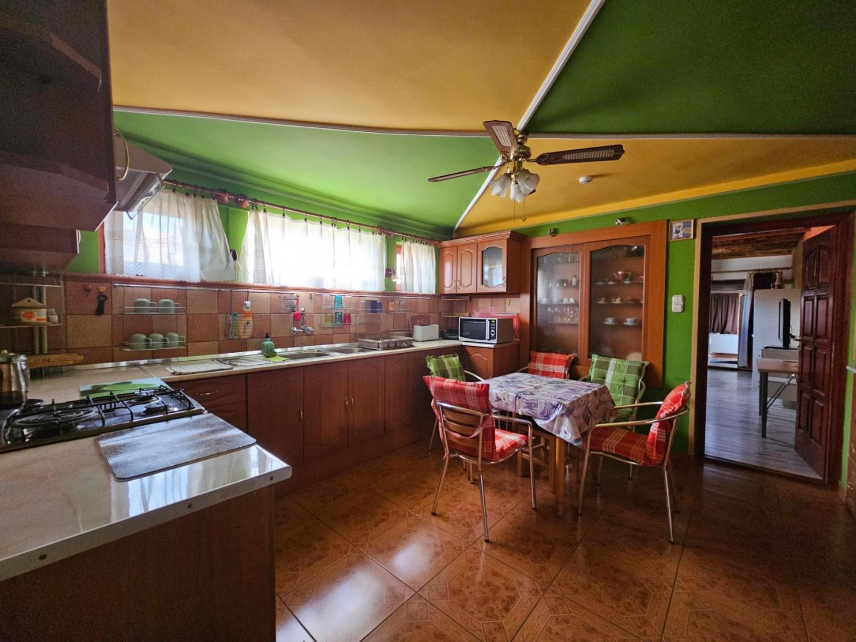 Family Friendly Gyal Apartment Exterior photo